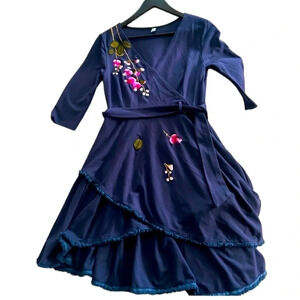 H.J.W Huang Jin Wu  beautiful ruffled navy dress M with flower stitches thick!
